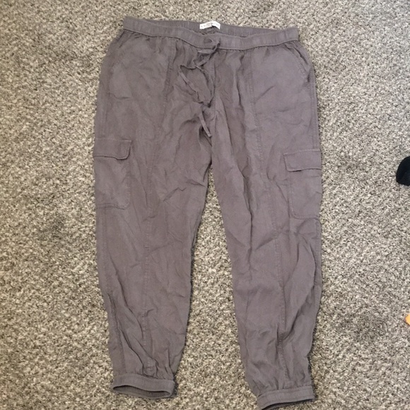 Woman’s Pants - Picture 1 of 2